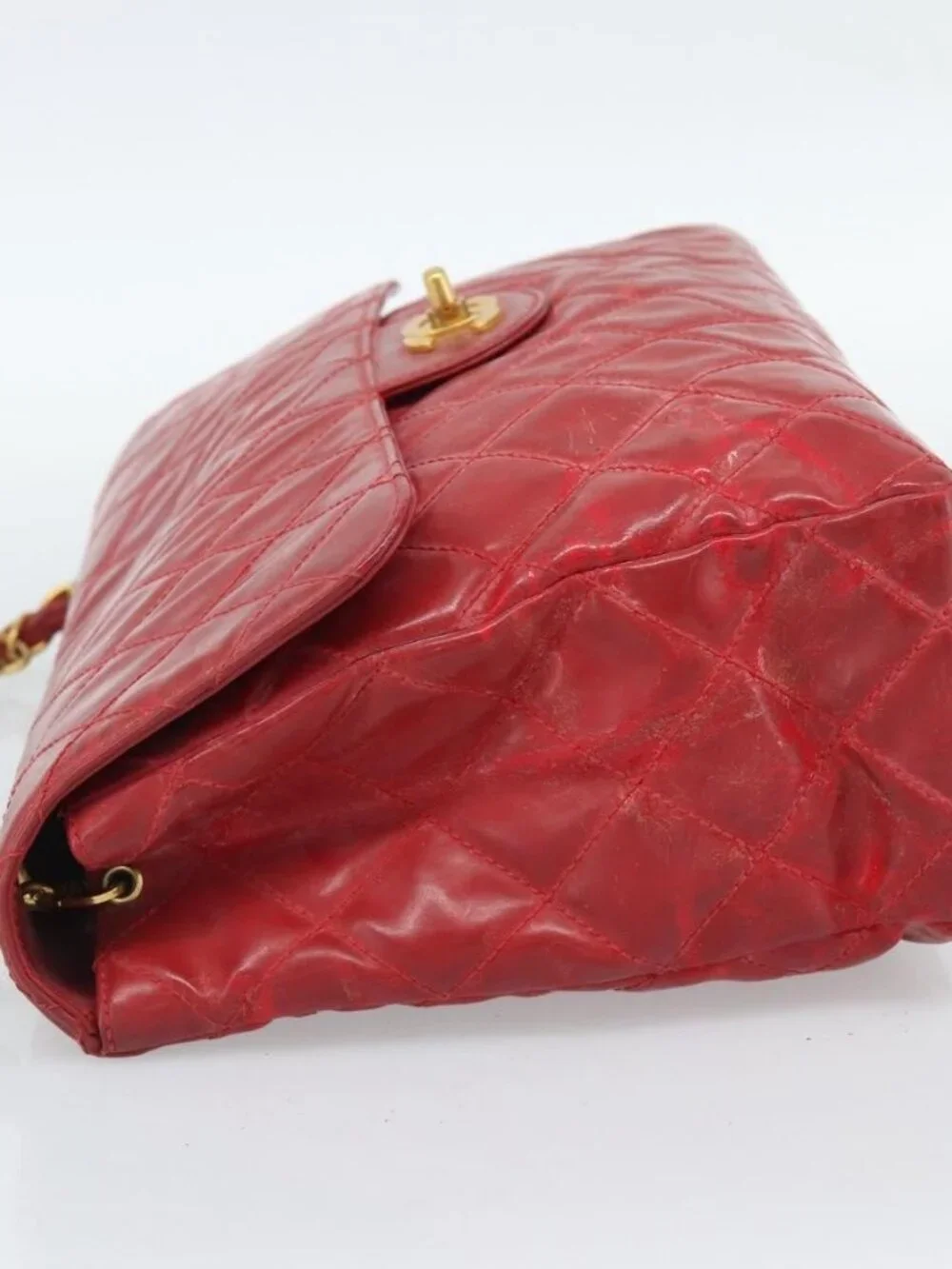 CHANEL brand	chanel color	red